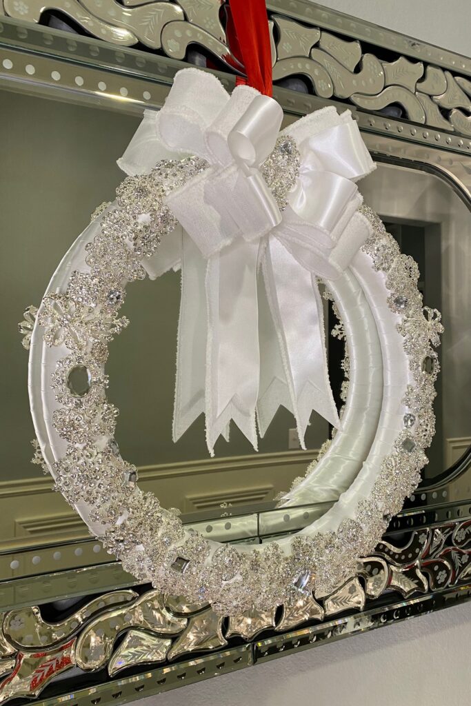 DIY_Glam_Brooch_Wreath